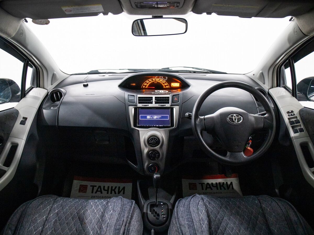 Toyota Vitz 2010 - фото автомобиля