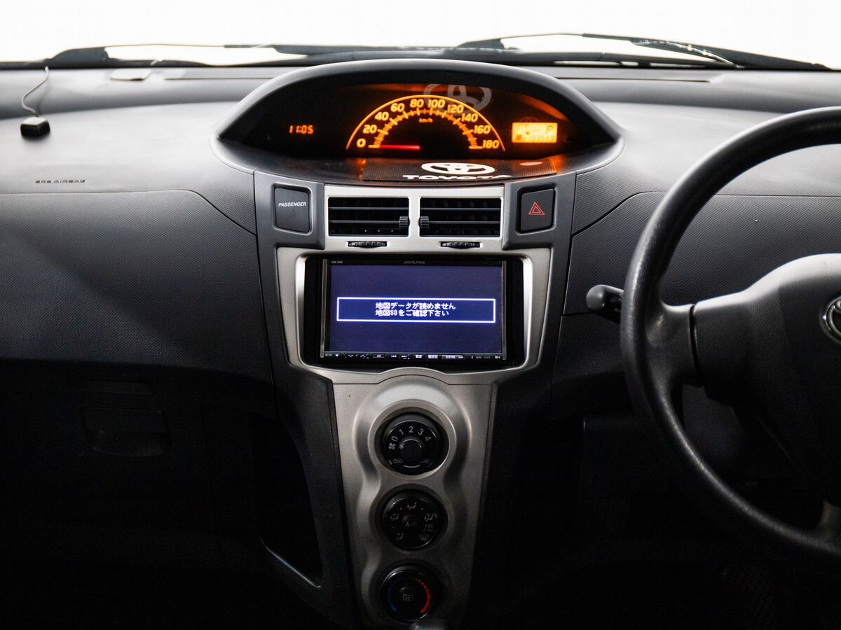 Toyota Vitz 2010 - фото автомобиля