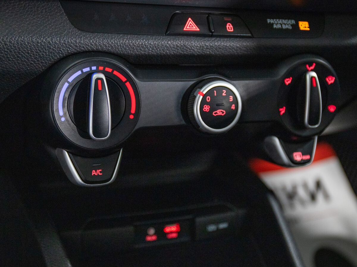 Kia Stonic 2019 - фото автомобиля