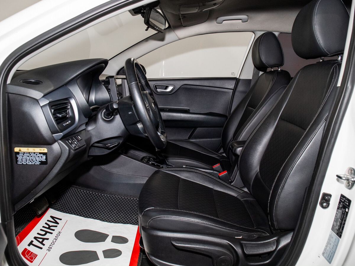 Kia Stonic 2019 - фото автомобиля