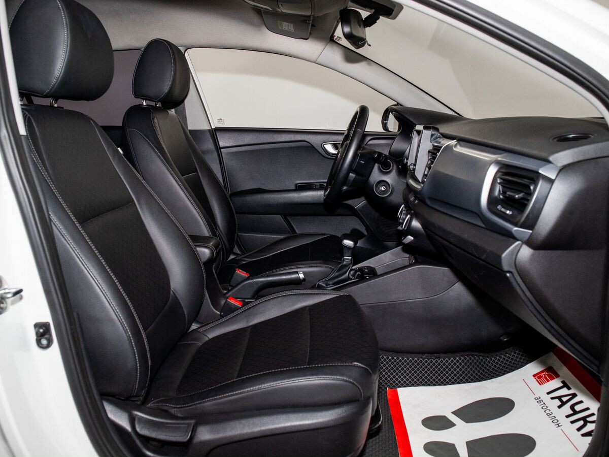 Kia Stonic 2019 - фото автомобиля