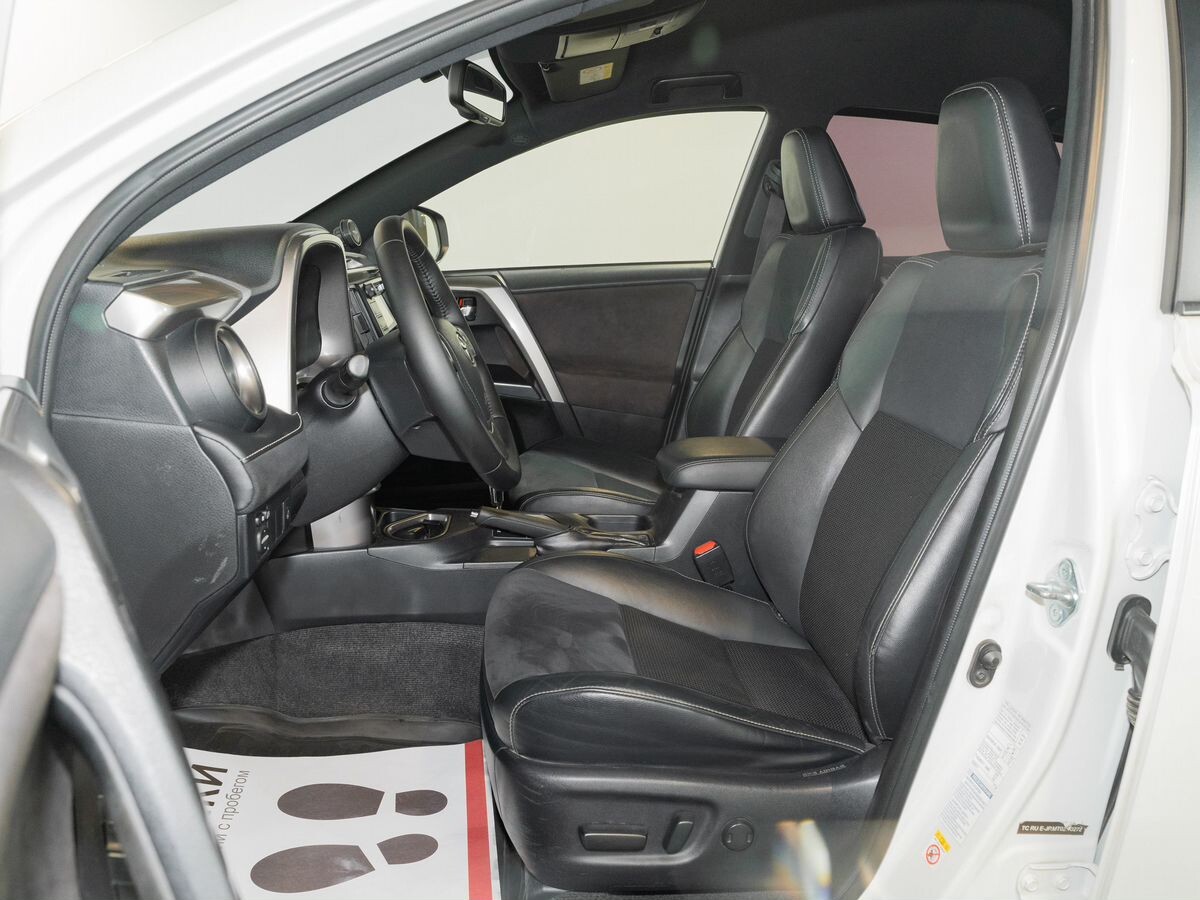 Toyota RAV4 2016 - фото автомобиля