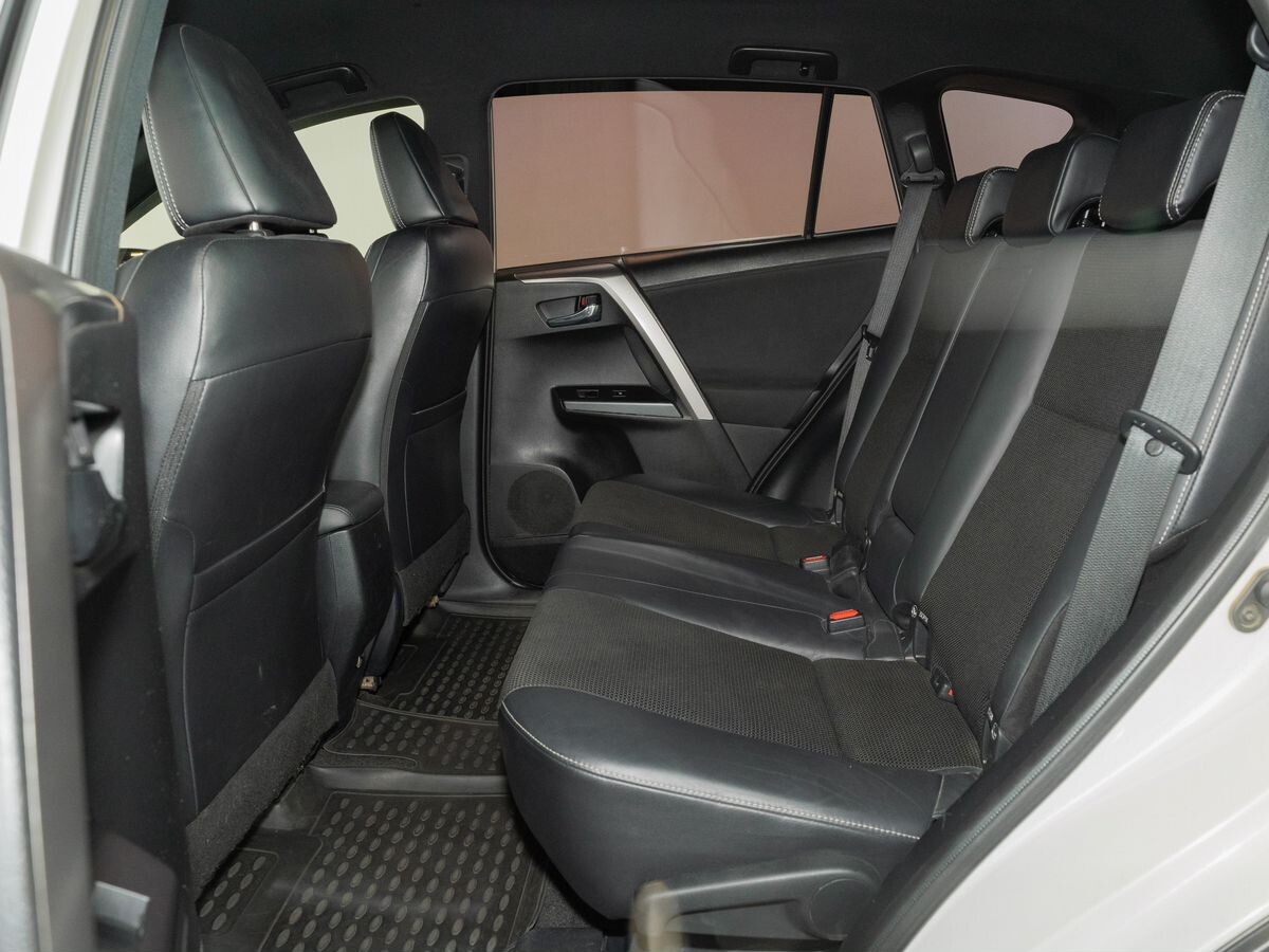 Toyota RAV4 2016 - фото автомобиля