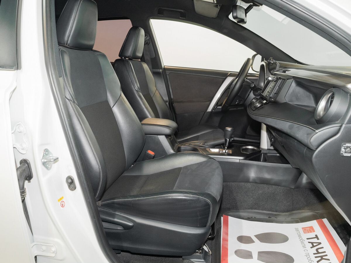 Toyota RAV4 2016 - фото автомобиля