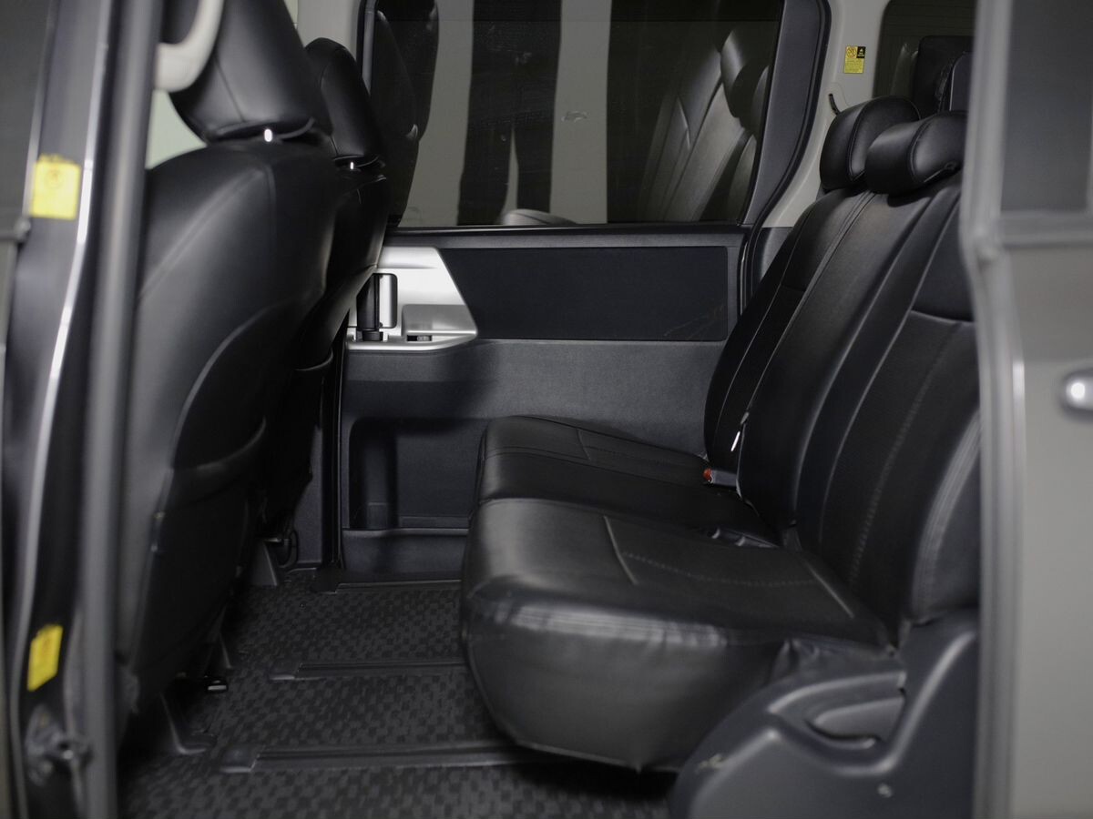 Toyota Noah 2012 - фото автомобиля