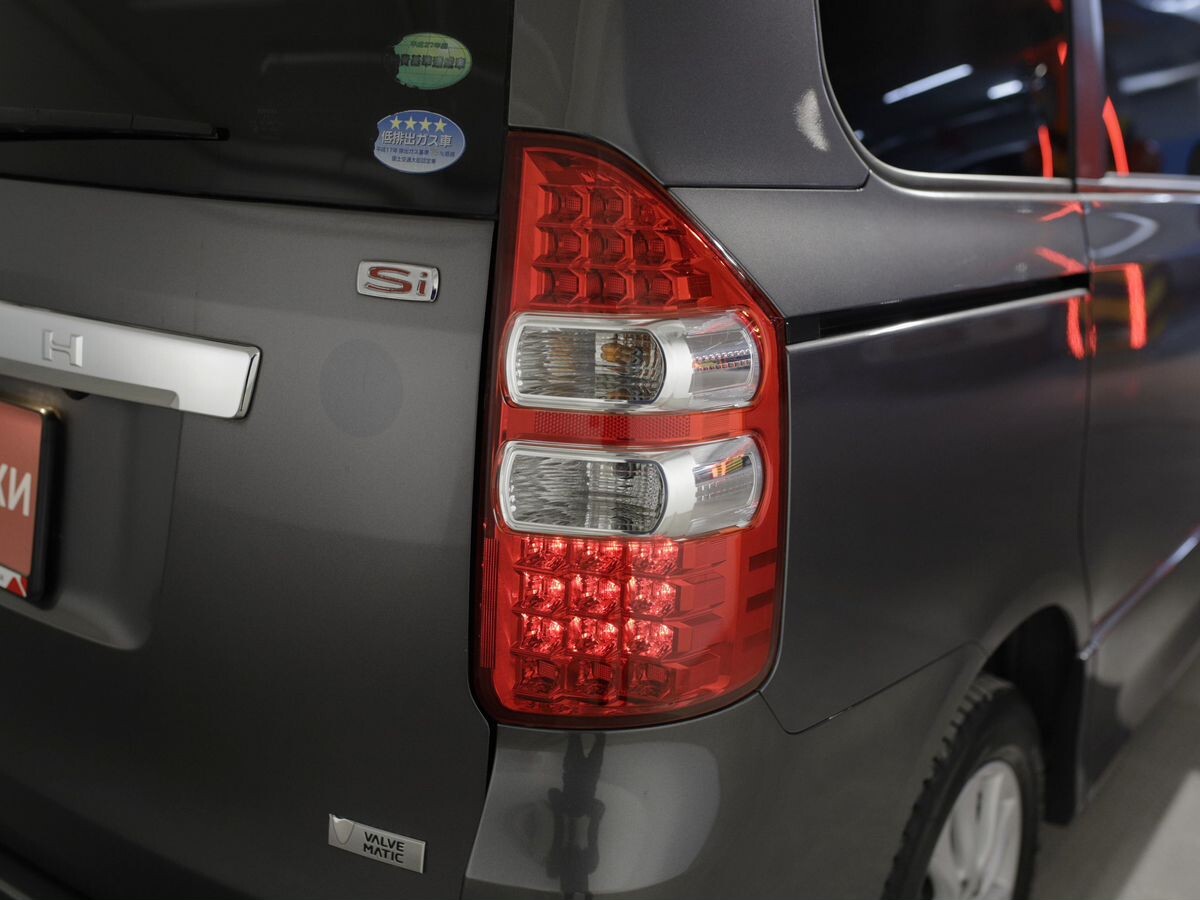 Toyota Noah 2012 - фото автомобиля