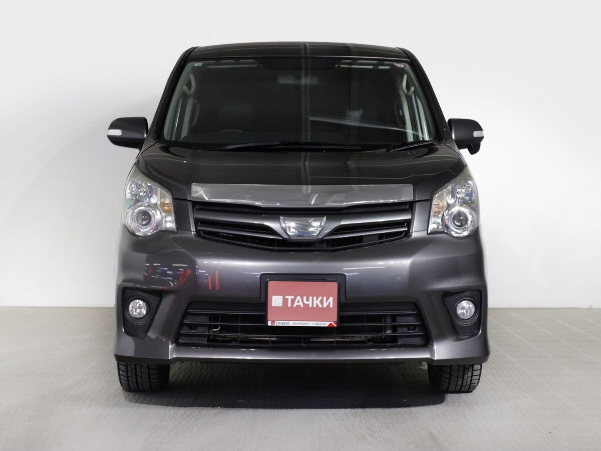 Toyota Noah 2012 - фото автомобиля