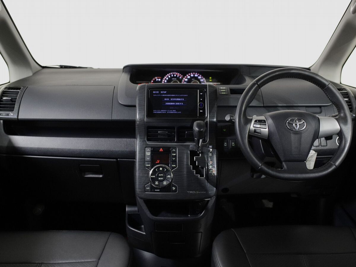 Toyota Noah 2012 - фото автомобиля