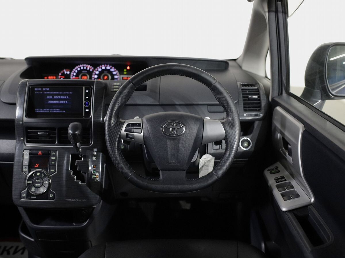 Toyota Noah 2012 - фото автомобиля