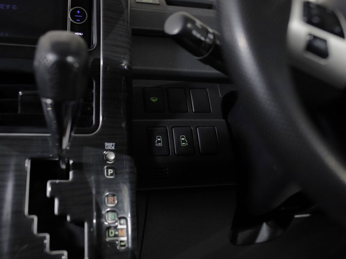 Toyota Noah 2012 - фото автомобиля