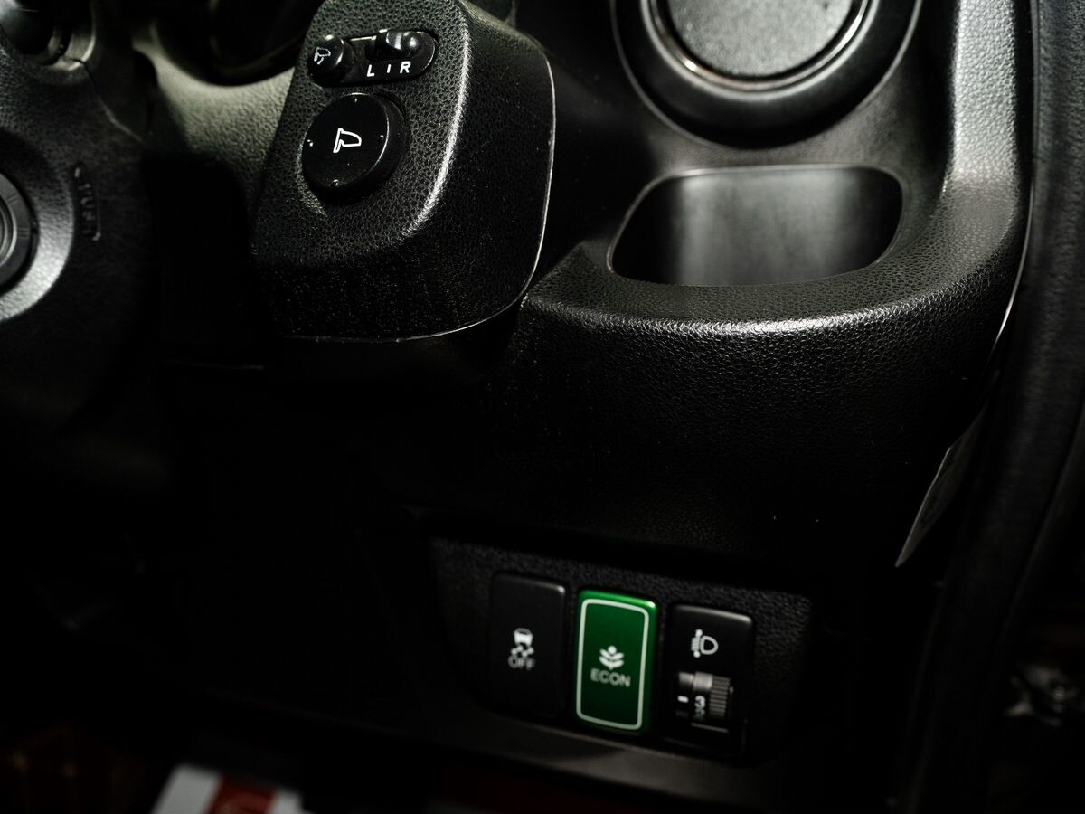 Honda Fit Shuttle 2011 - фото автомобиля