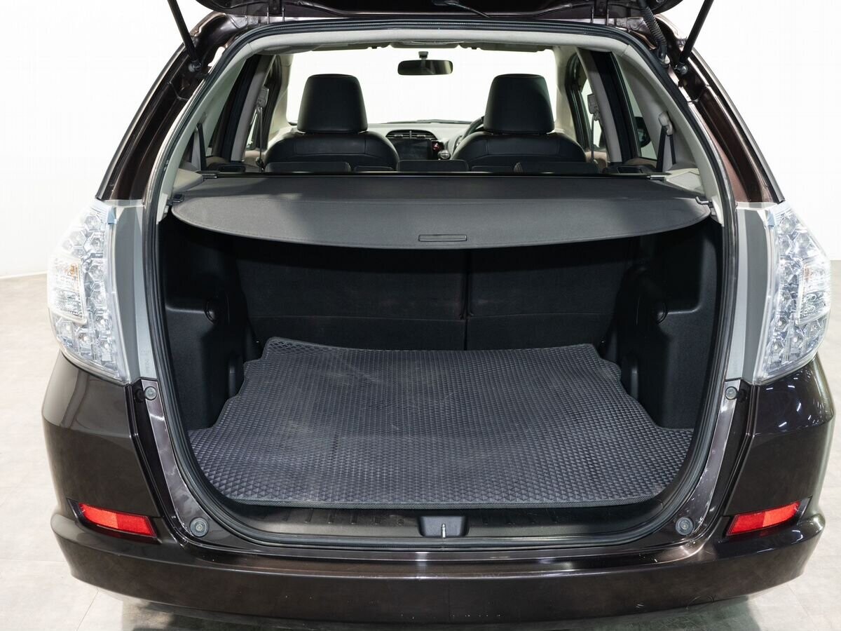 Honda Fit Shuttle 2011 - фото автомобиля