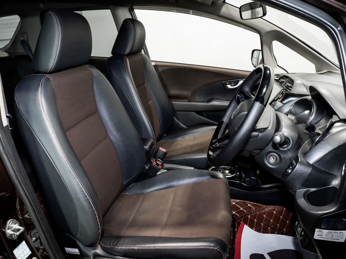 Honda Fit Shuttle 2011 - фото автомобиля