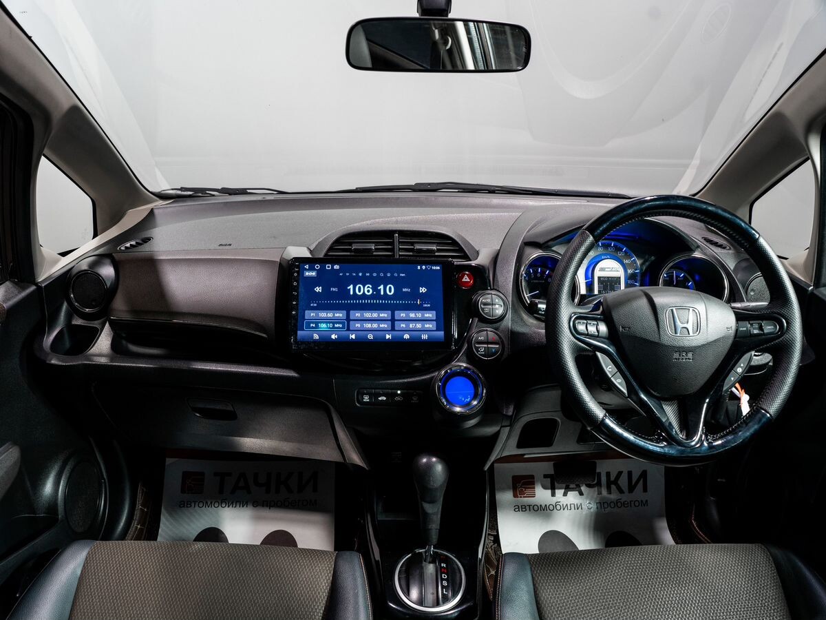 Honda Fit Shuttle 2011 - фото автомобиля