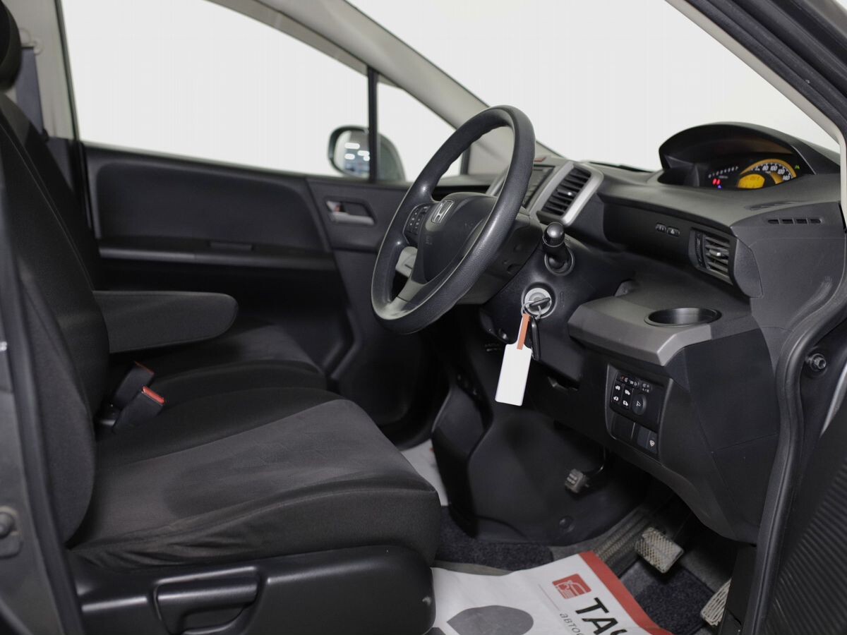 Honda Freed 2010 - фото автомобиля