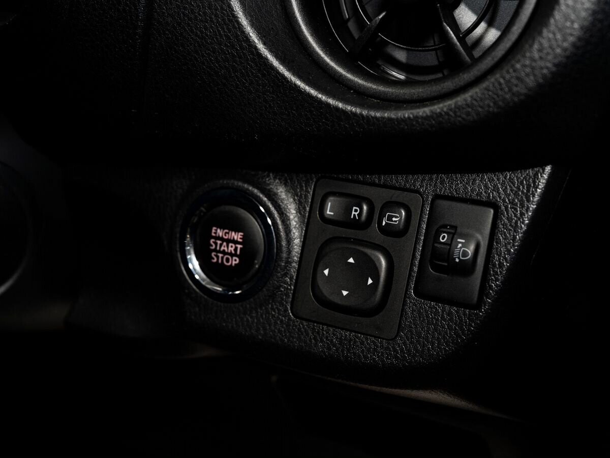 Toyota Vitz 2018 - фото автомобиля