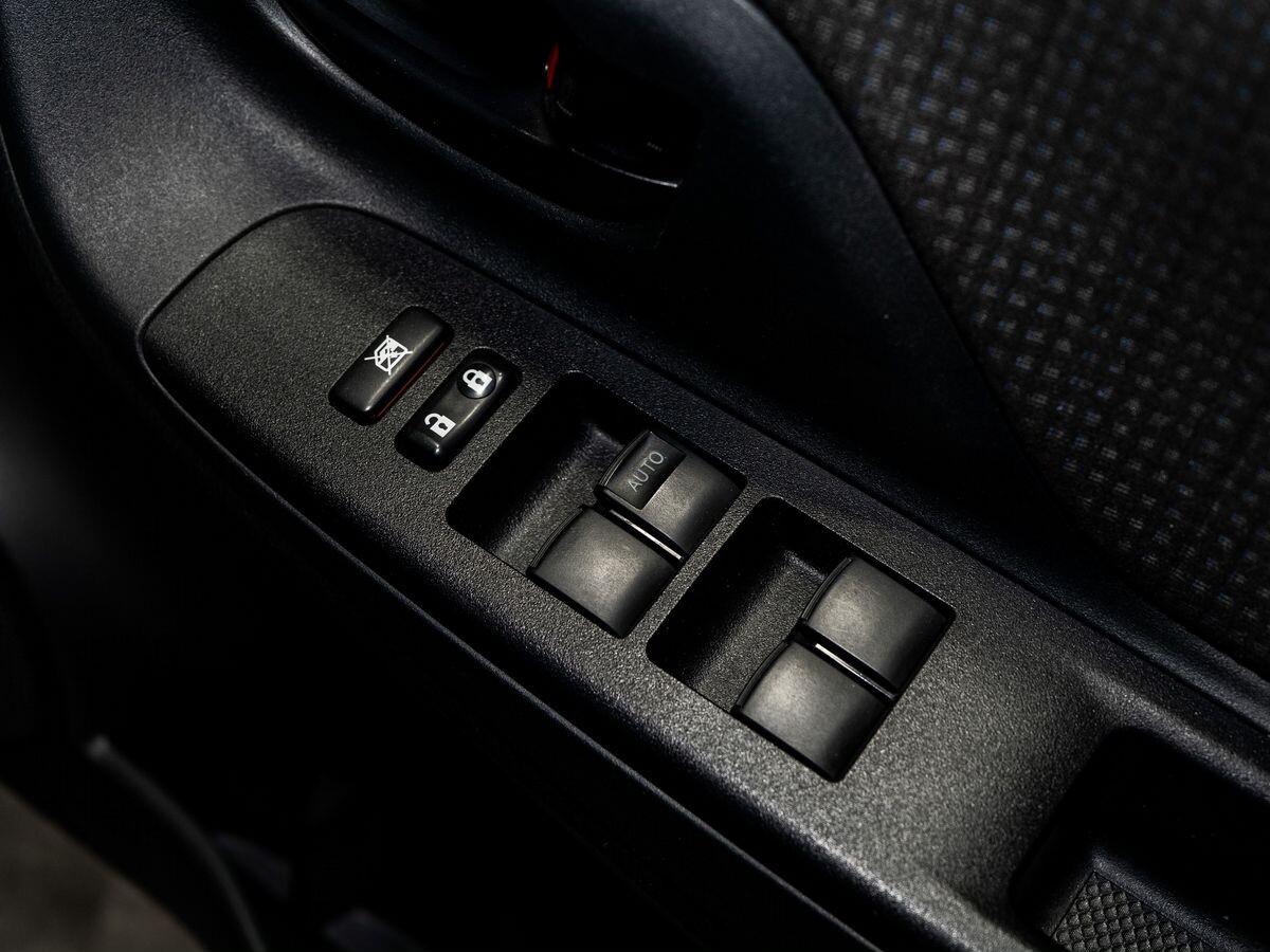 Toyota Vitz 2018 - фото автомобиля