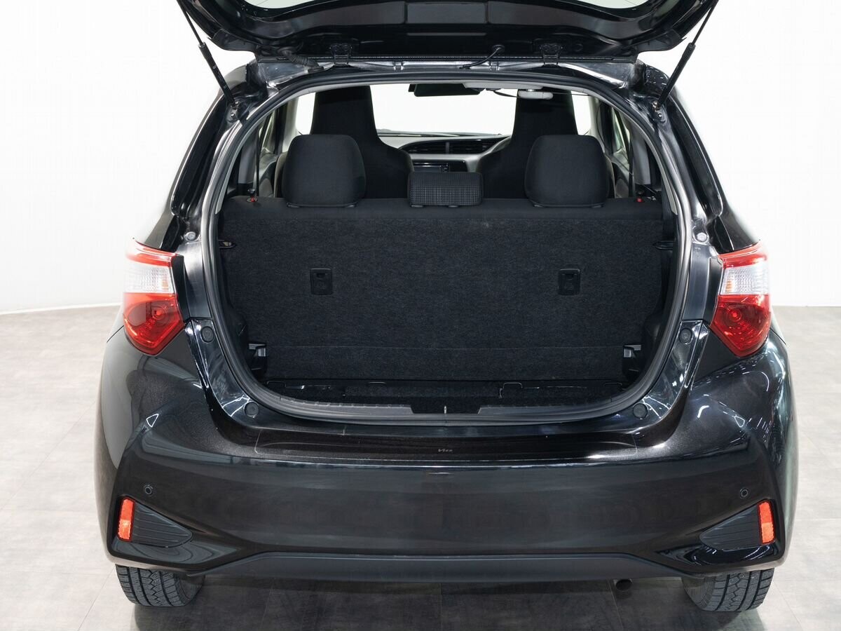 Toyota Vitz 2018 - фото автомобиля