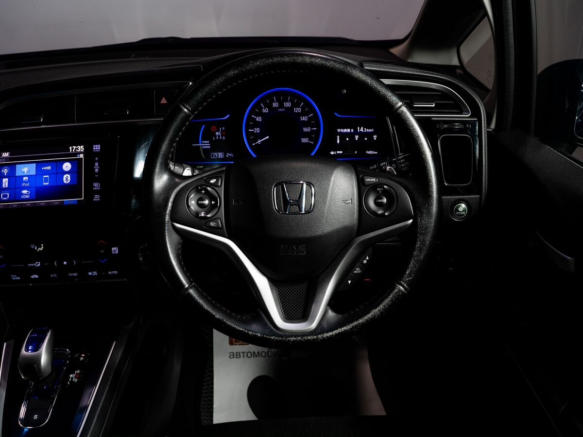 Honda Shuttle 2015 - фото автомобиля