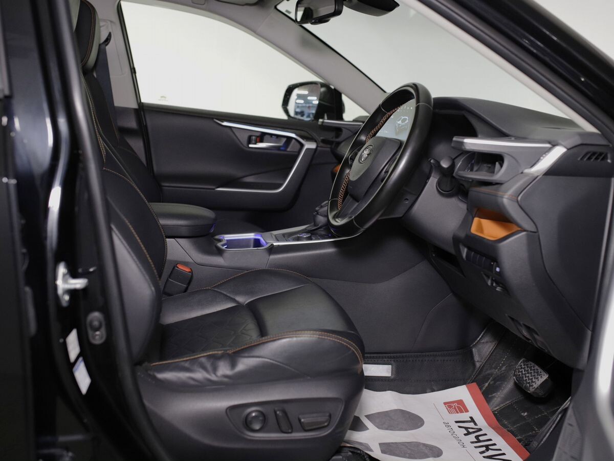 Toyota RAV4 2019 - фото автомобиля