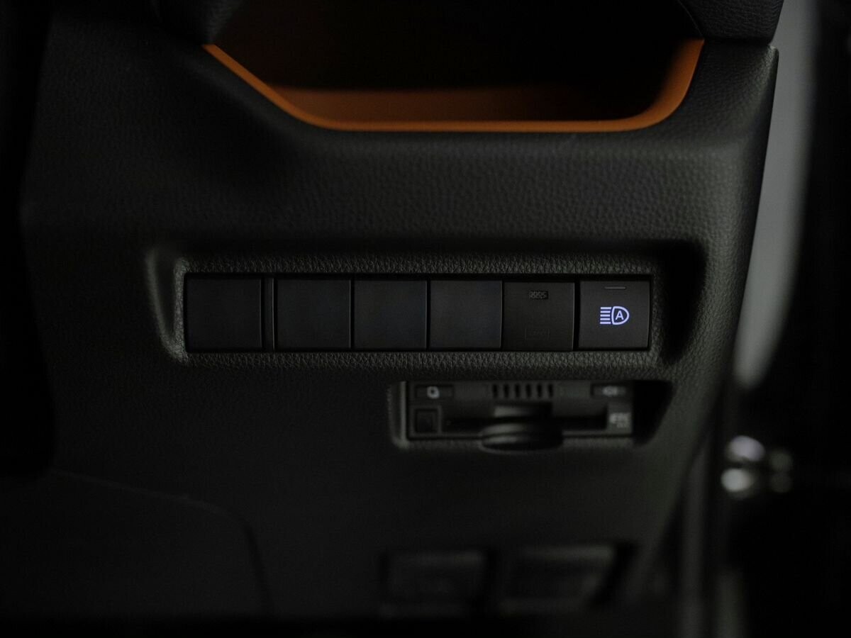 Toyota RAV4 2019 - фото автомобиля