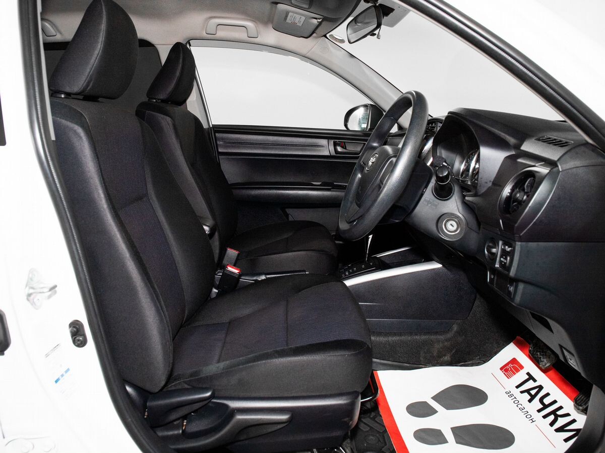 Toyota Corolla 2017 - фото автомобиля