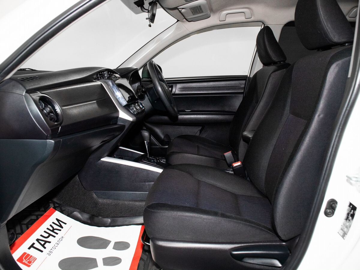 Toyota Corolla 2017 - фото автомобиля