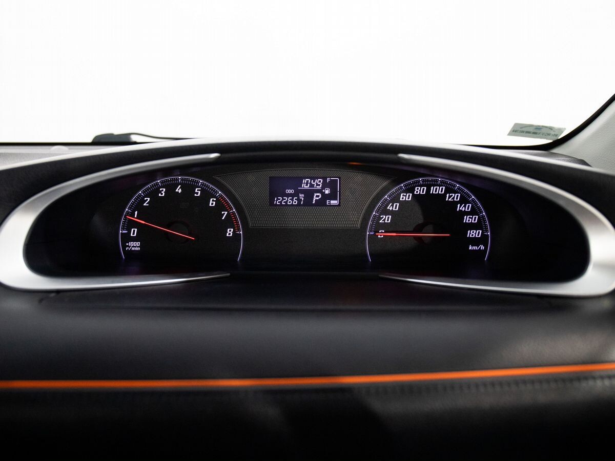 Toyota Sienta 2018 - фото автомобиля