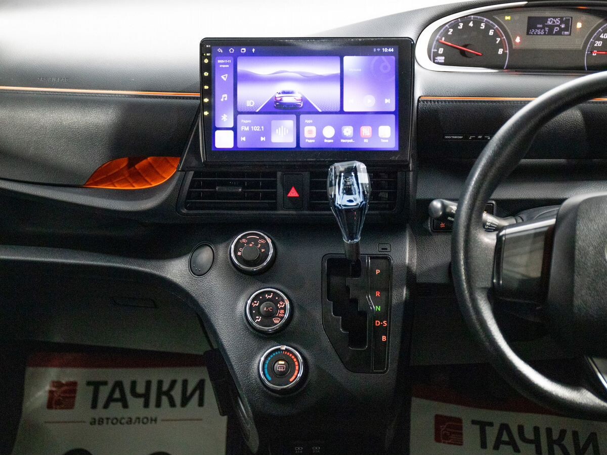 Toyota Sienta 2018 - фото автомобиля