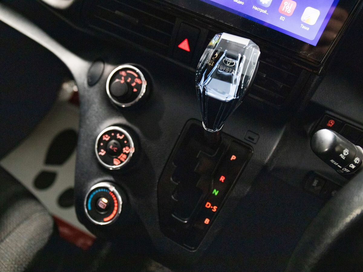 Toyota Sienta 2018 - фото автомобиля