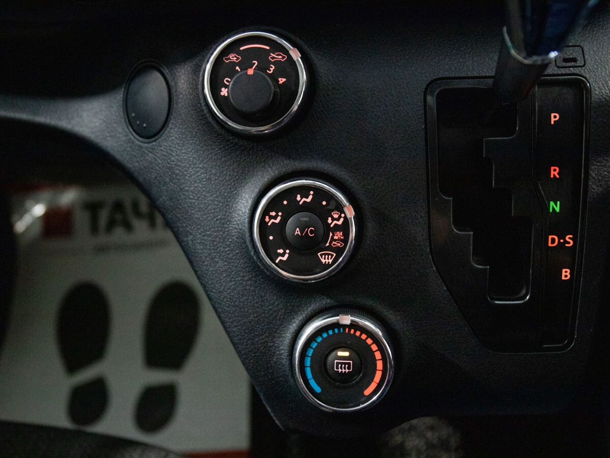 Toyota Sienta 2018 - фото автомобиля