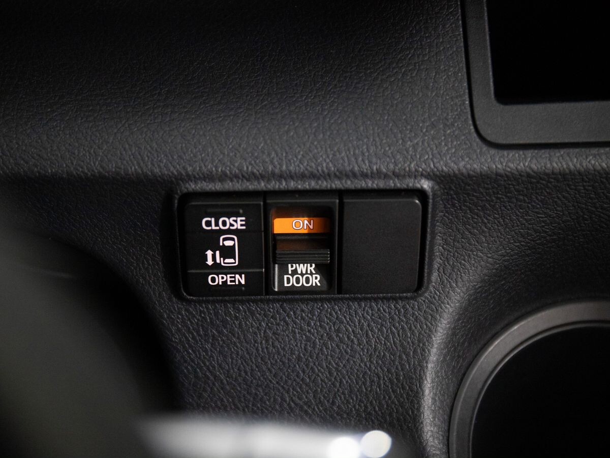 Toyota Sienta 2018 - фото автомобиля