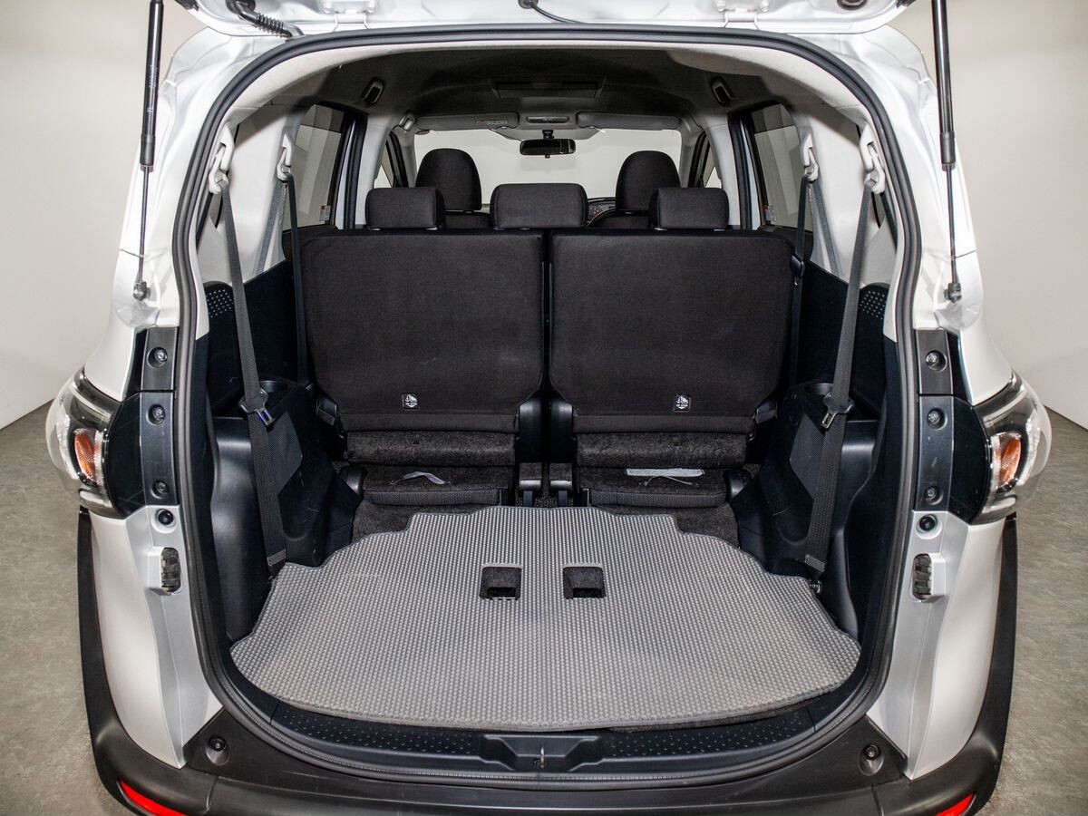 Toyota Sienta 2018 - фото автомобиля