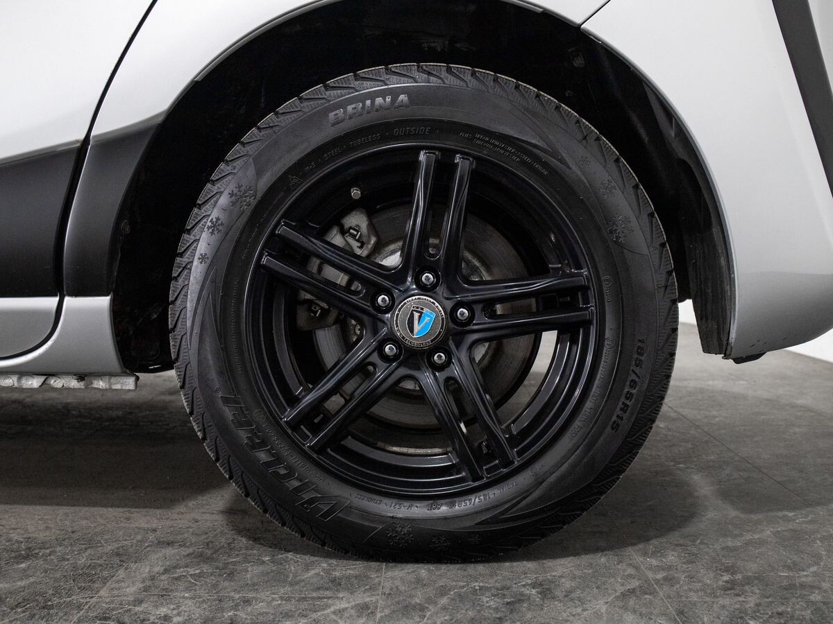 Toyota Sienta 2018 - фото автомобиля