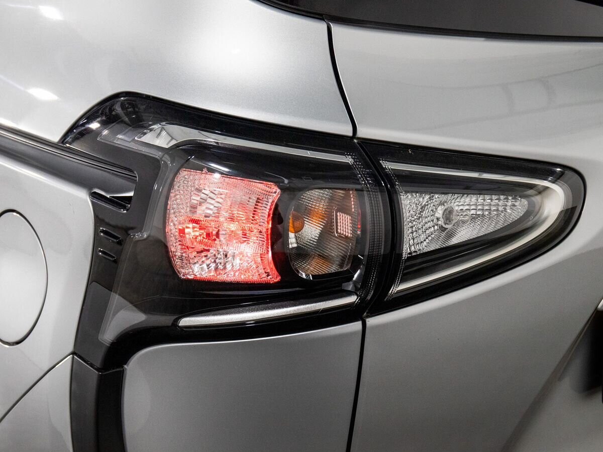 Toyota Sienta 2018 - фото автомобиля