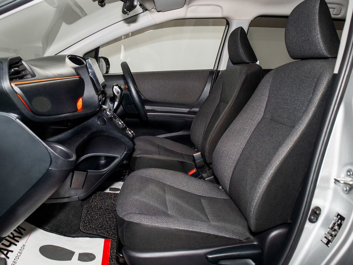 Toyota Sienta 2018 - фото автомобиля