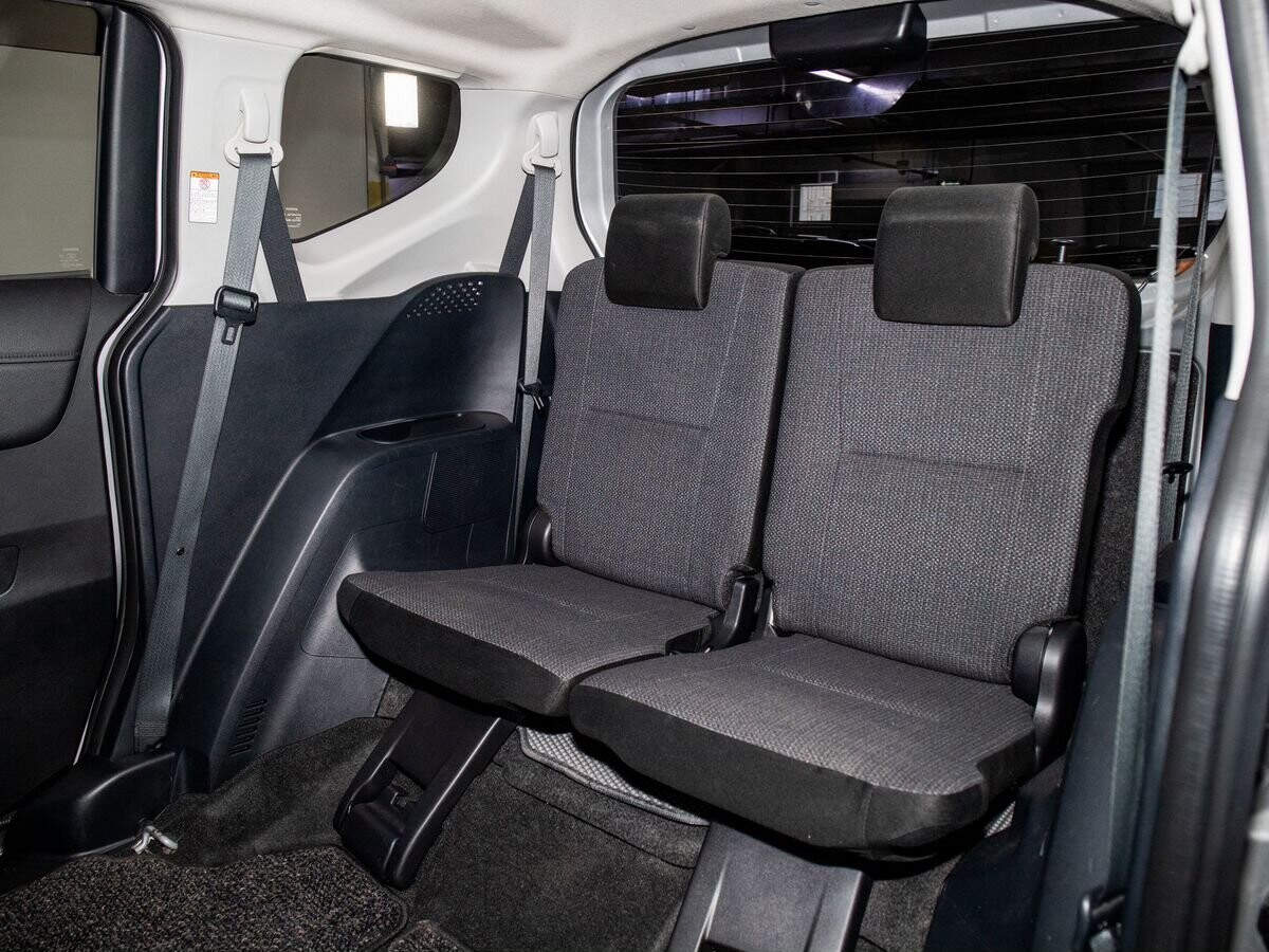 Toyota Sienta 2018 - фото автомобиля