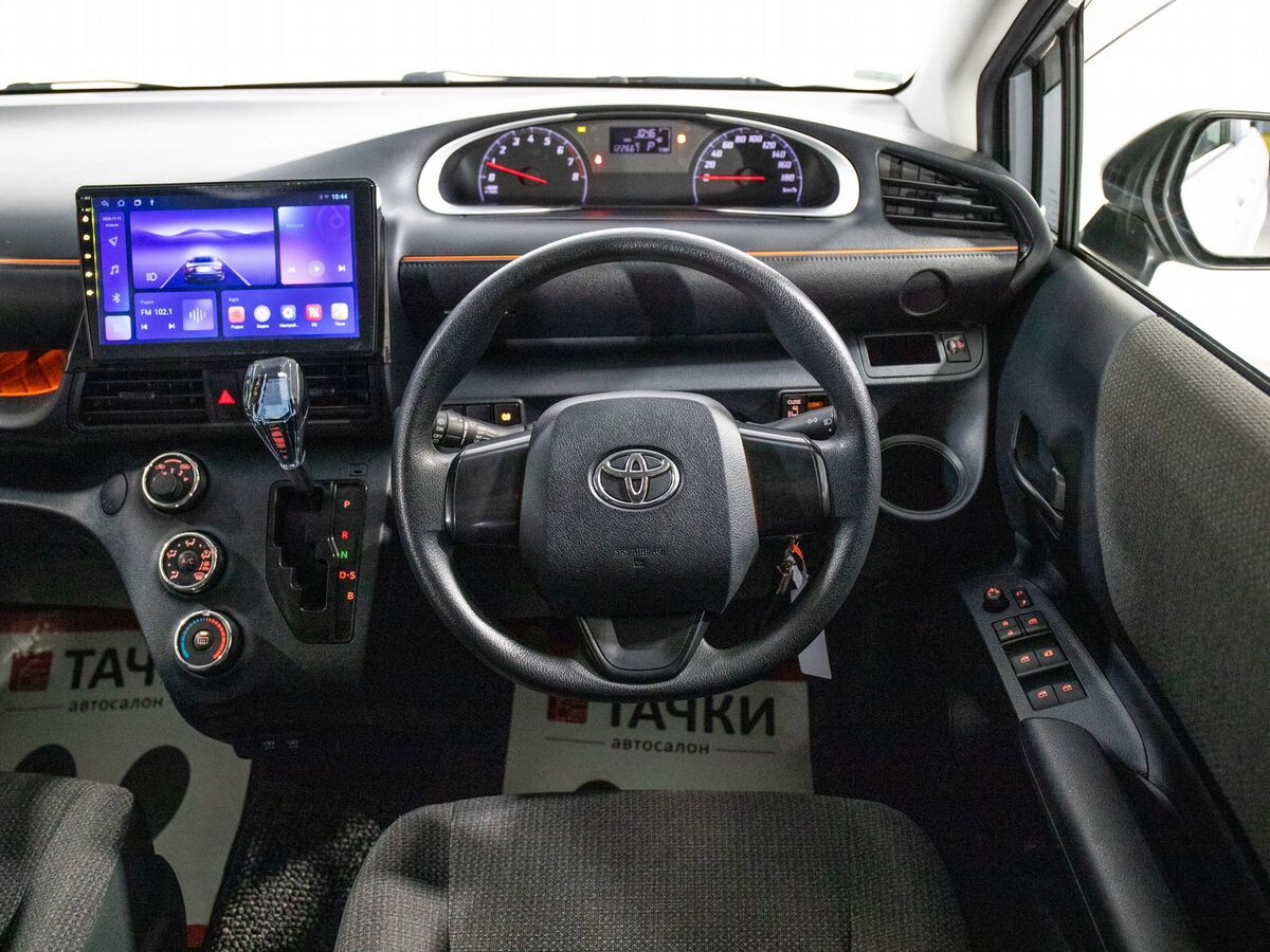 Toyota Sienta 2018 - фото автомобиля