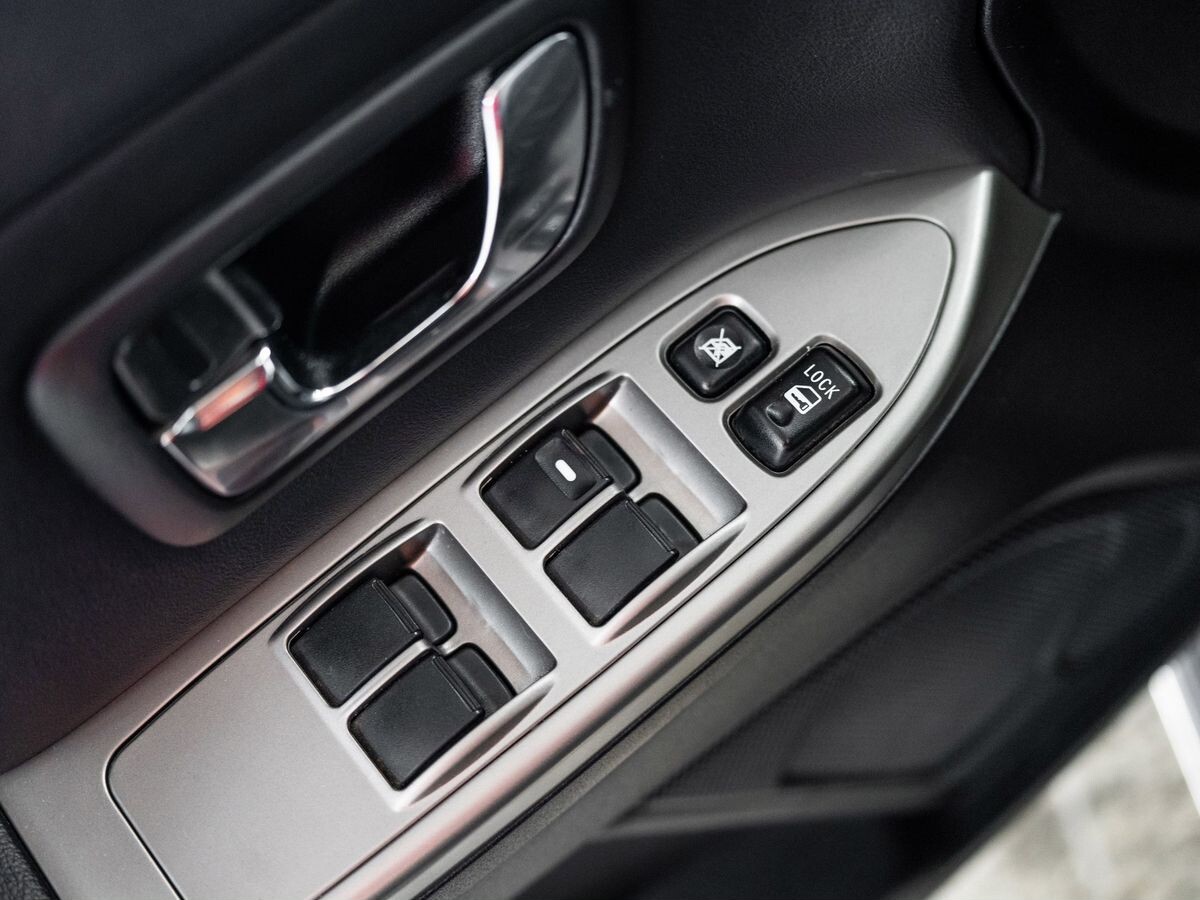 Mitsubishi Pajero 2012 - фото автомобиля