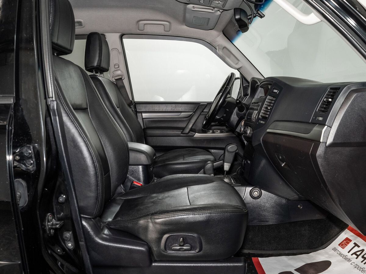 Mitsubishi Pajero 2012 - фото автомобиля