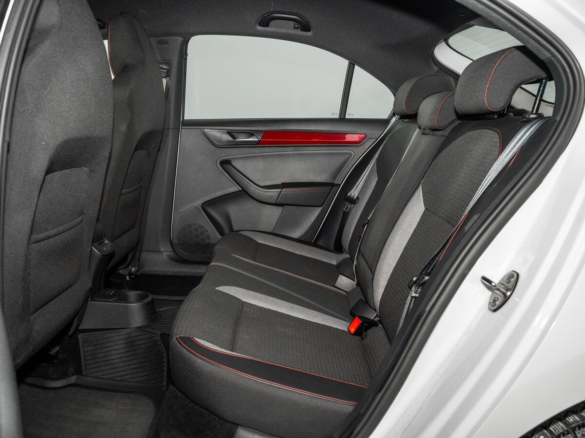 Volkswagen Polo 2021 - фото автомобиля