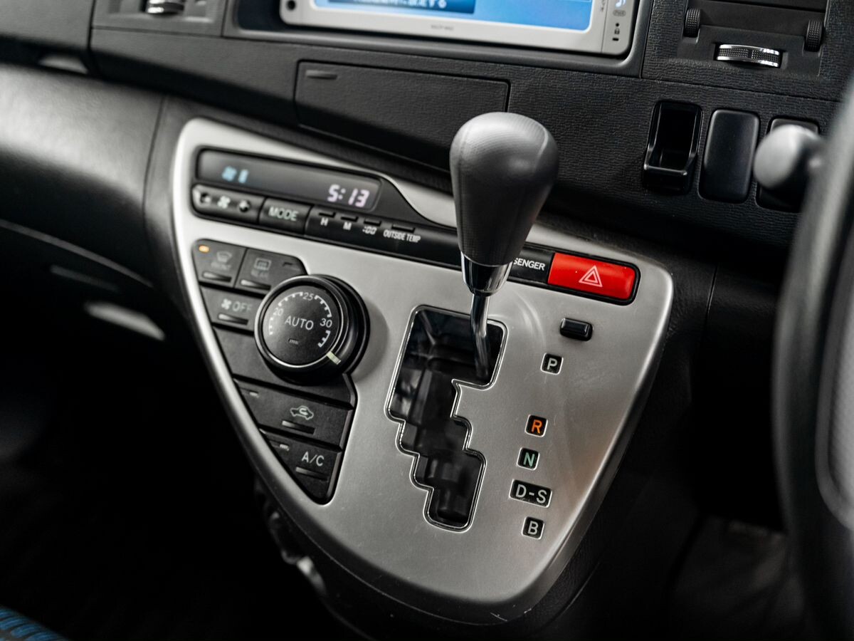 Toyota ISis 2014 - фото автомобиля