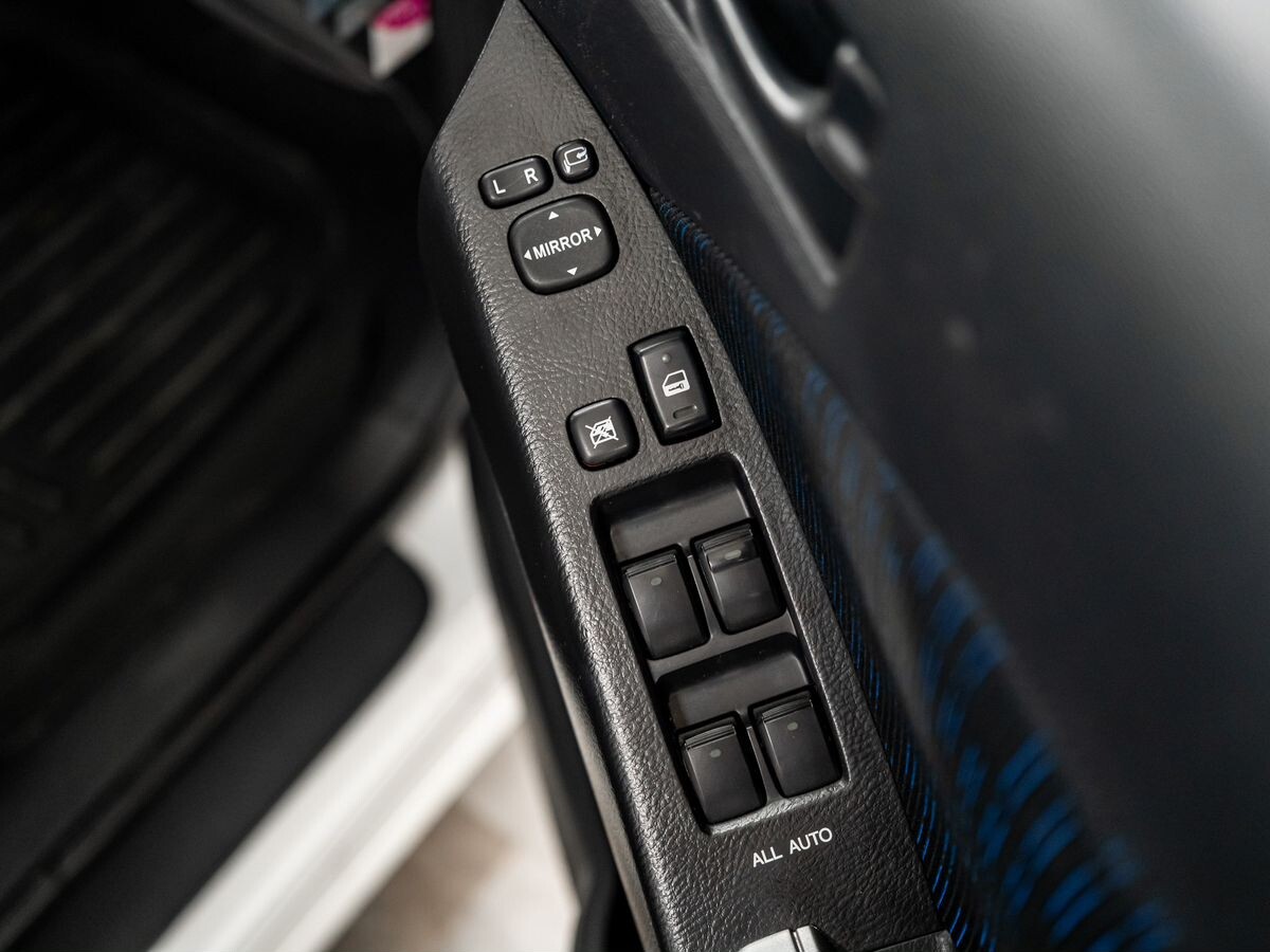 Toyota ISis 2014 - фото автомобиля