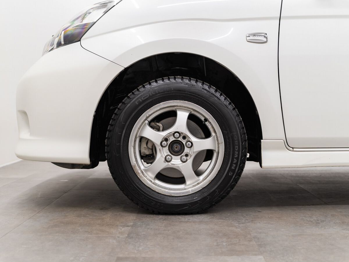 Toyota ISis 2014 - фото автомобиля