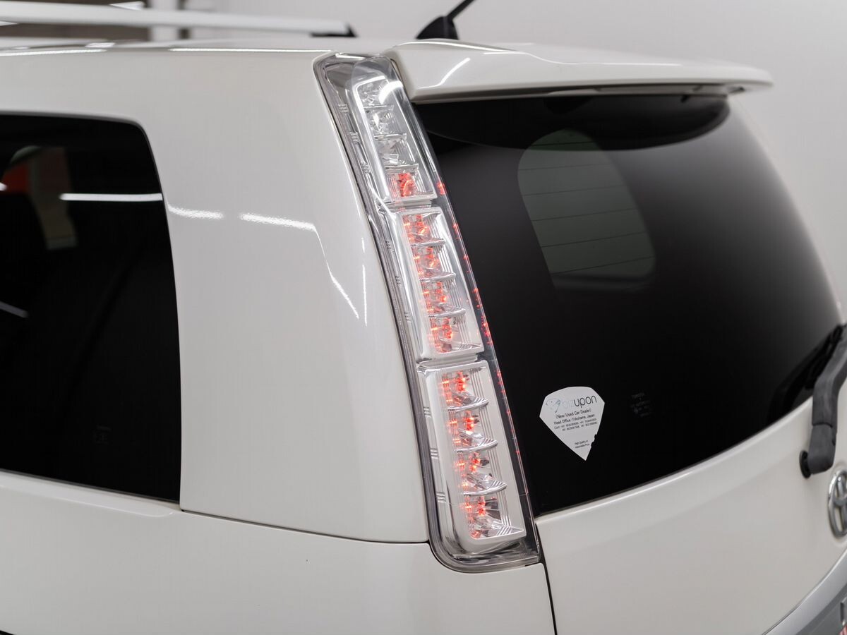 Toyota ISis 2014 - фото автомобиля