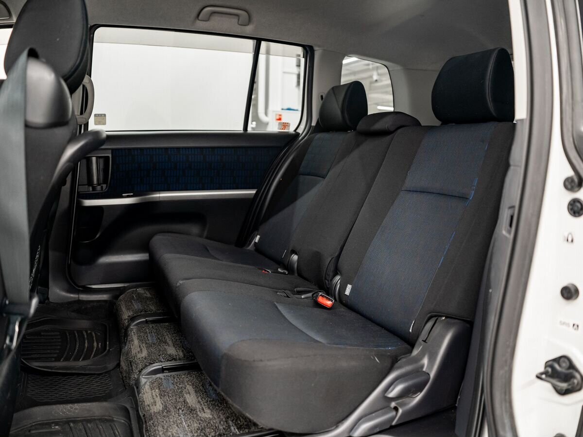 Toyota ISis 2014 - фото автомобиля