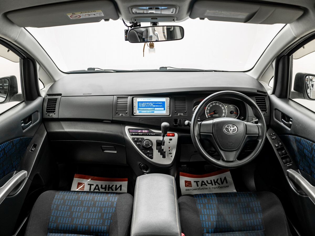 Toyota ISis 2014 - фото автомобиля