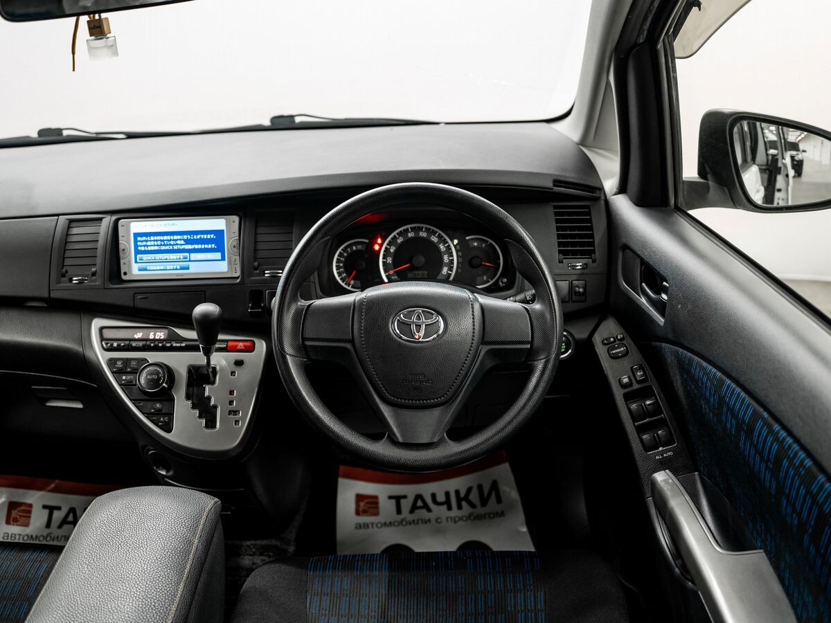 Toyota ISis 2014 - фото автомобиля