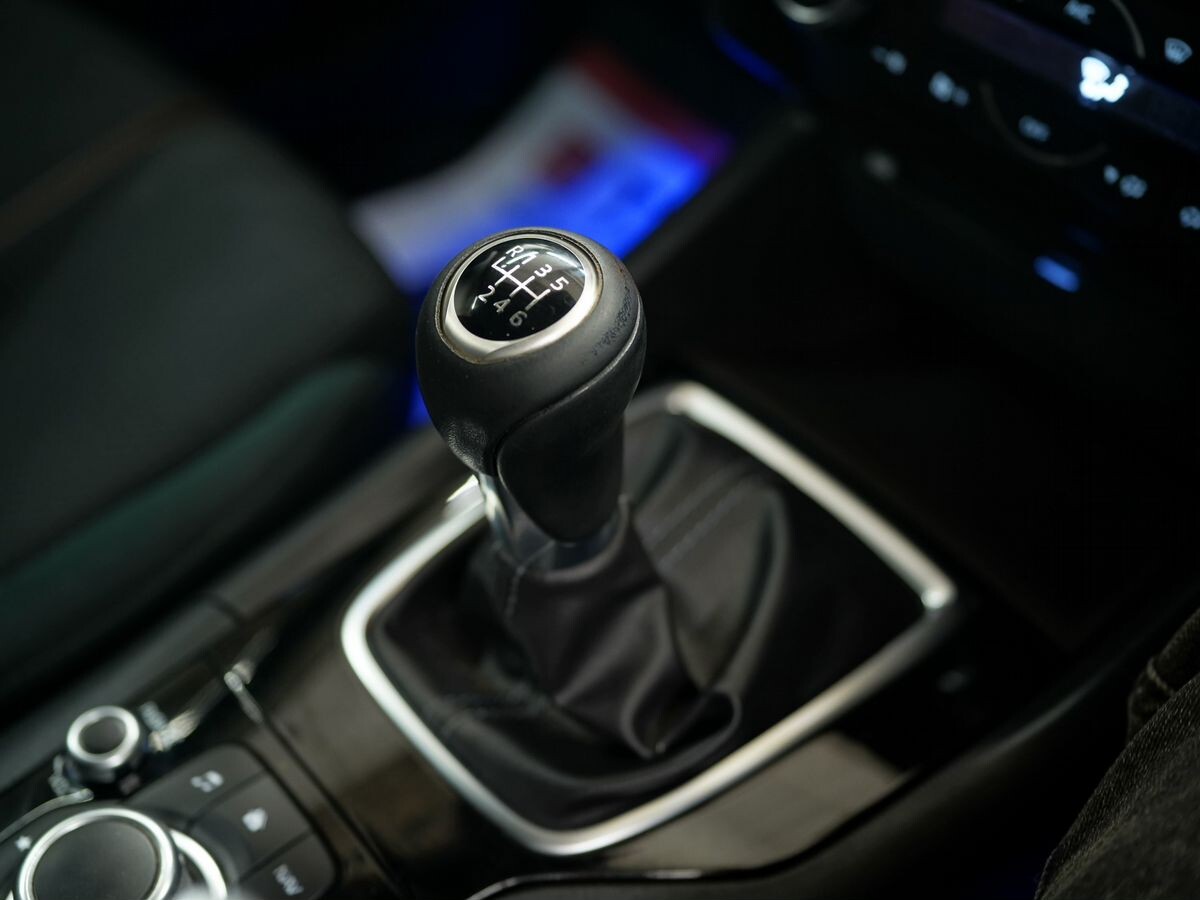 Mazda Axela 2017 - фото автомобиля