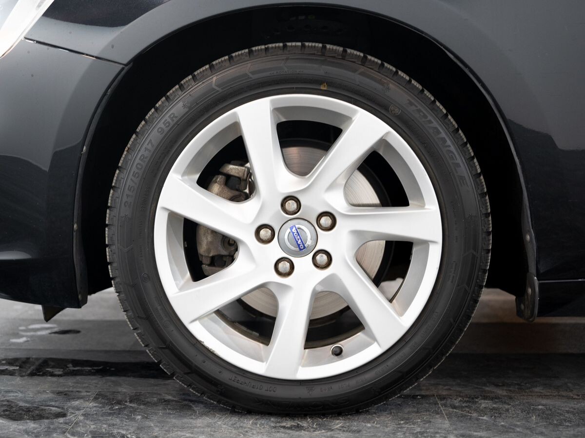 Volvo V60 2013 - фото автомобиля